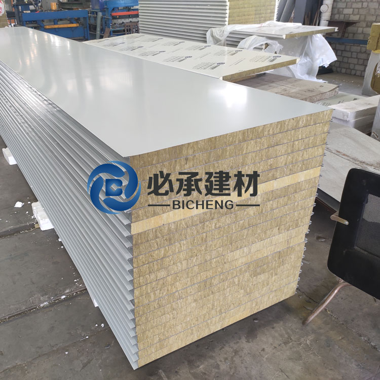 巖棉夾芯板在安裝時(shí)有哪些注意事項(xiàng)？